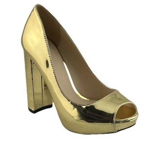 QUPID Womens Size 8 Gold Faux Patent Leather Heels